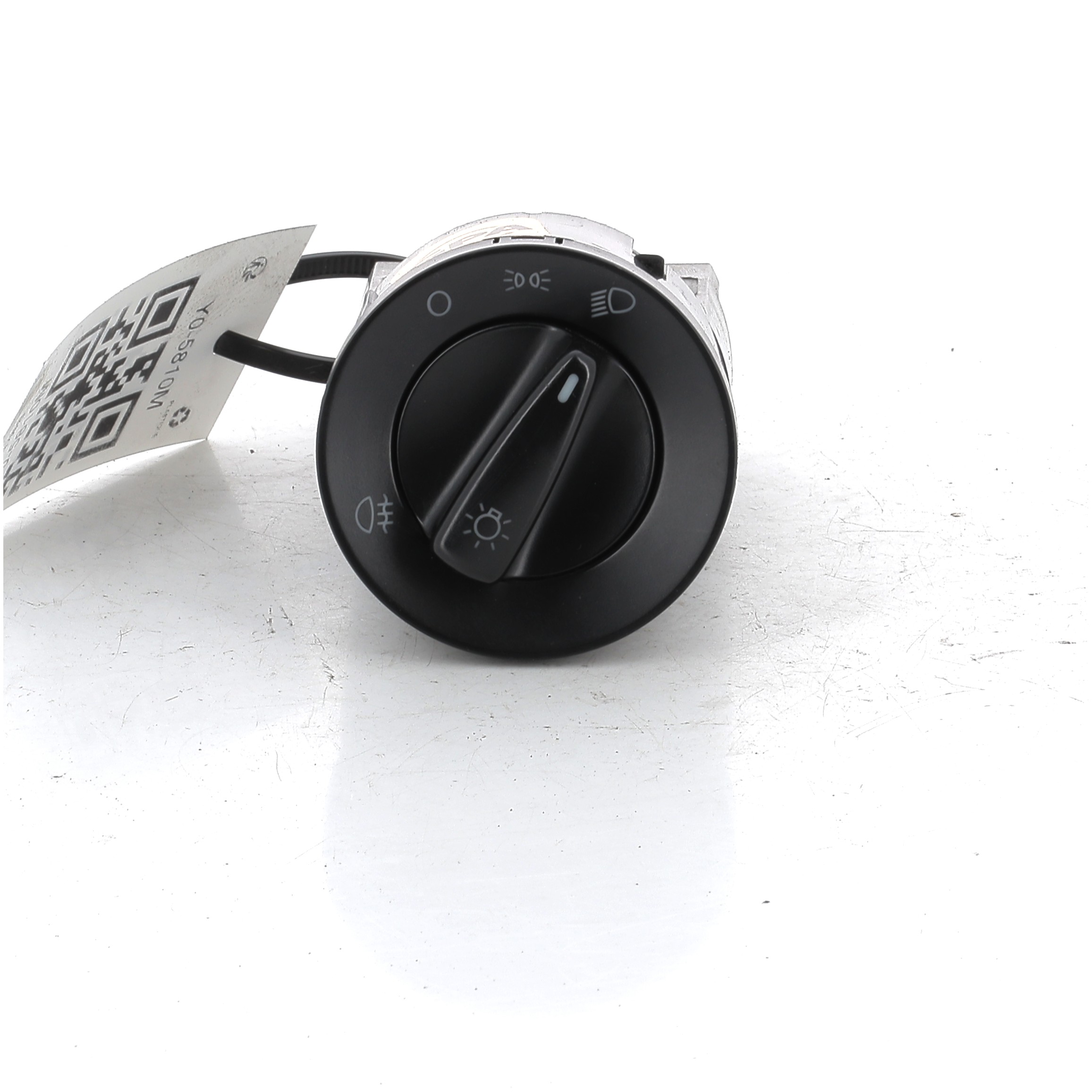 Interrupteur d'éclairage 3B0941531BREH - SKODA FABIA 2 PH.2 1.6 TDI - Y0-5810M Y0-5810M