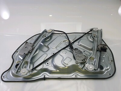 824502M000 Hyundai GENESIS