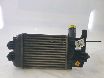 Intercooler used - Toyota YARIS - GPA-25-0040837