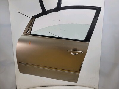 Left front door used - Toyota AVENSIS VERSO - 6700244060