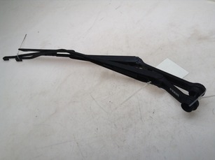 Front wiper arms (x2) used - Mazda 323 - BJ0F67321
