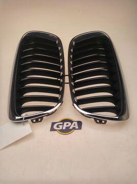 Grille used - BMW SERIE 2 - 51 13 7379610