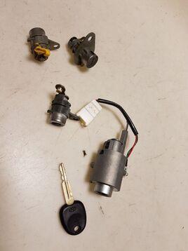 Neiman kit complet (barillet serrure clé) occasion - Hyundai TRAJET - 819053A000