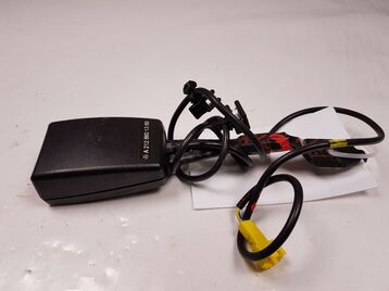 Attache ceinture sécurité avant gauche occasion - Mercedes CLASSE E - GPA-21-0002091