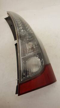 Right rear light used - Mitsubishi GRANDIS - 8330A512