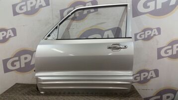 Left door (3-door models only) used - Mitsubishi PAJERO - MR555431