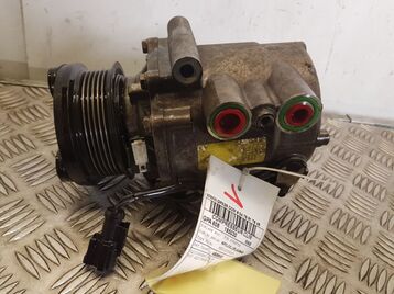 4586645 Ford STREETKA FIESTA
