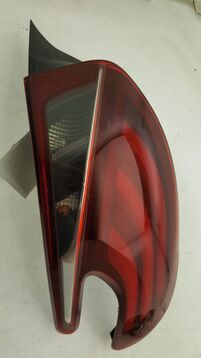 Right rear light used - Peugeot 208 - 98 104 305 80 - GPA