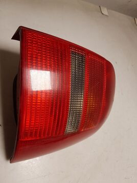 Right rear light used - Audi A4 AVANT - 8D9945112