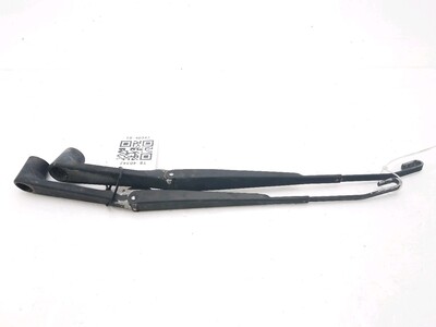 Front wiper arms (x2) used - Mitsubishi PAJERO - MB683945