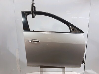 Right front door  used - Chevrolet MALIBU - 22953627