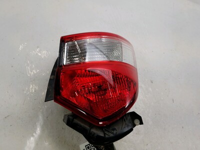 Feu arrière droit occasion - Toyota YARIS - 815500DB70