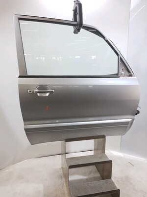 Right door (3-door models only) used - Mitsubishi PAJERO - MN161212