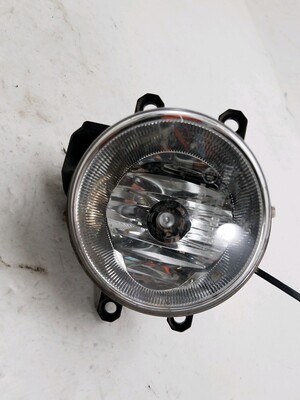 812100D110 Toyota HILUX PICKUP