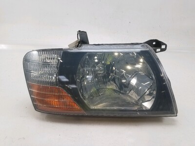 Right headlight used - Mitsubishi PAJERO - MR598118