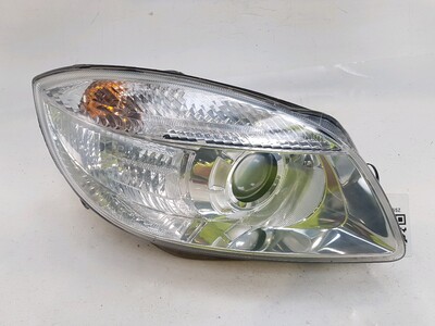 Right headlight used - Skoda - 5J1941018A - GPA