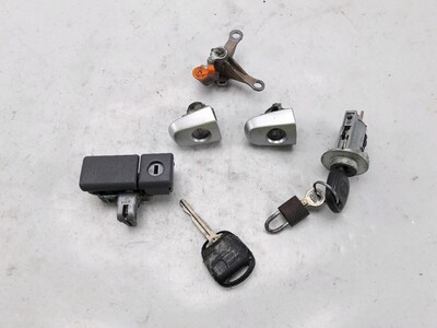 8907342131 Toyota RAV4