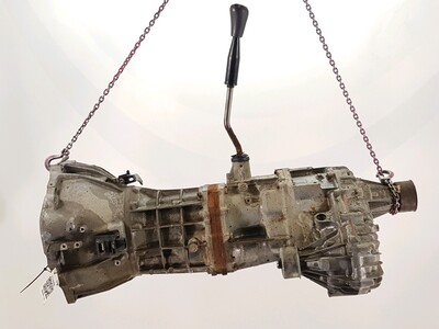 3303026A61 Toyota HI-ACE