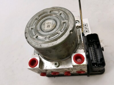 476601418R Nissan NV300