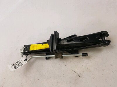 Scissor jack used - Ford C-MAX - GPA-23-0022496 - GPA