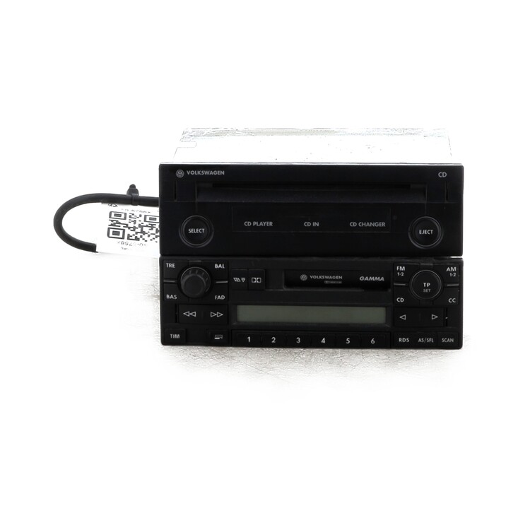 Multimedia radio used - Volkswagen GOLF - 1J0035191A