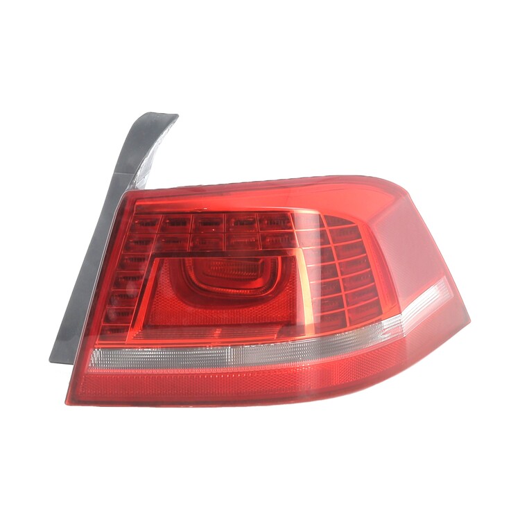 Right rear light used - Volkswagen PASSAT - 3AE945208B