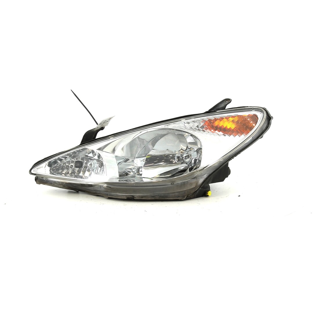 8117028570 Toyota PREVIA