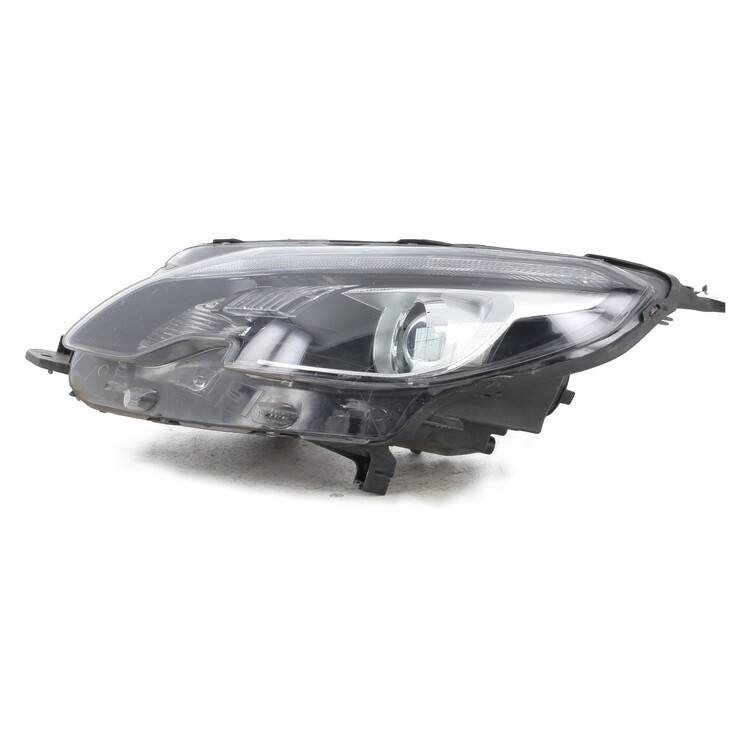 1685353980 Peugeot 2008